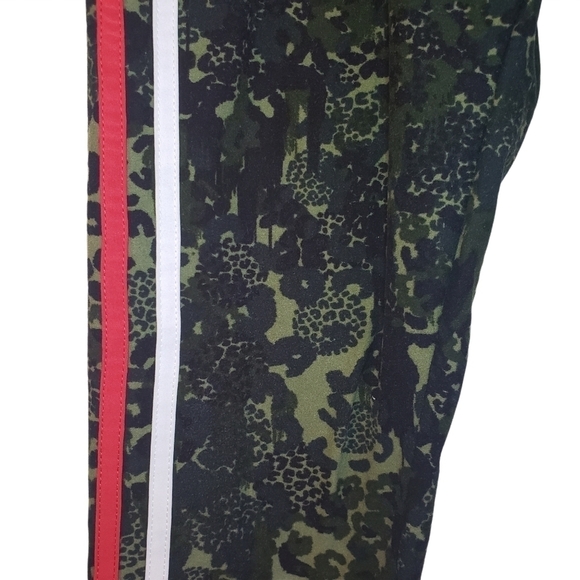 No Boundaries Green Leopard Print Camo Leggings - Picture 4 of 10